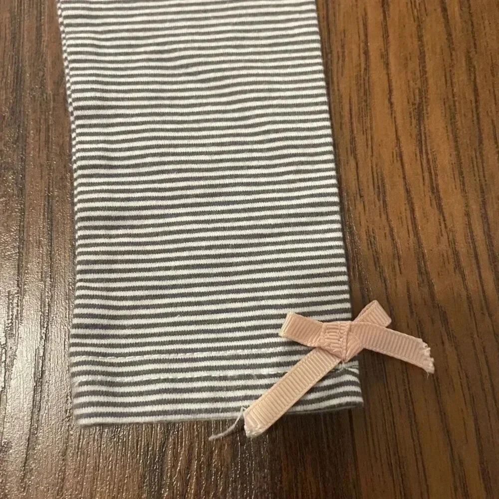 Non Branded Gray Striped Leggings With a Bow Size 24 Months